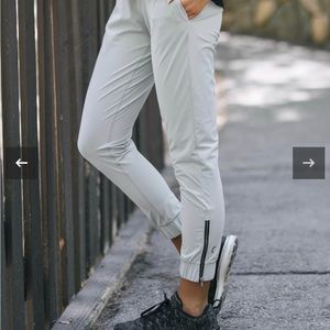 New with tags Zyia Gray Everywhere Zipper Joggers size small